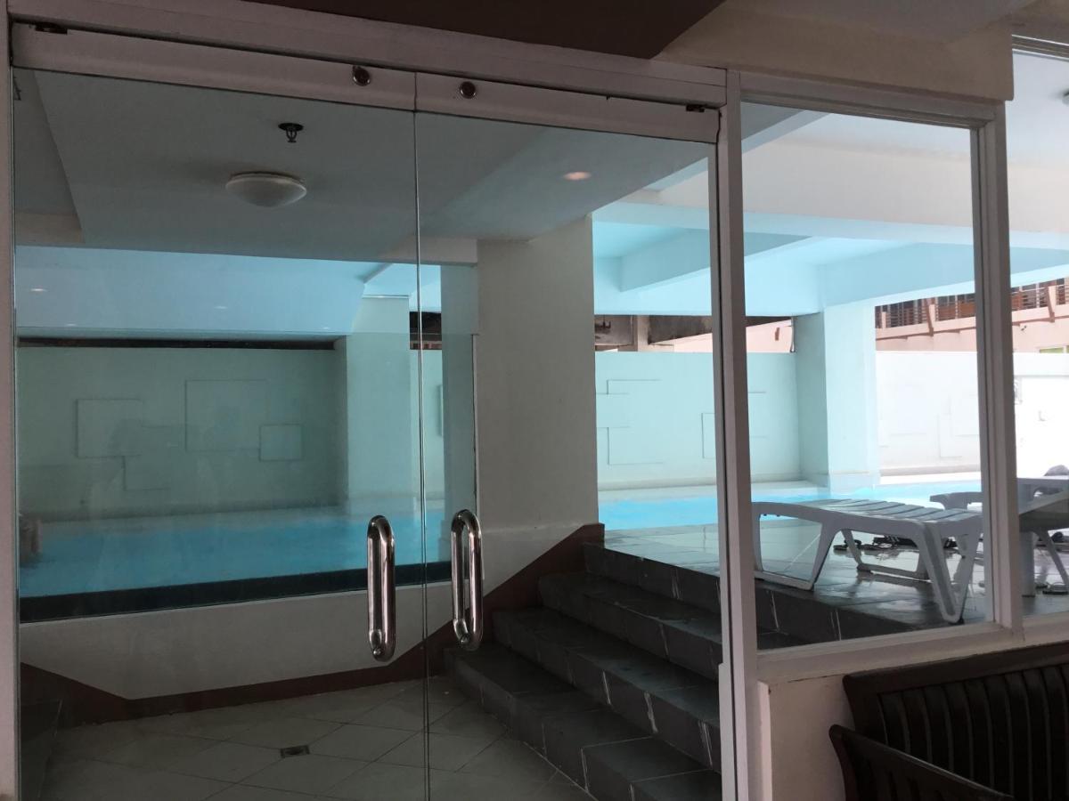 Condominium With Swimming Pool And Viewing Deck Tagaytay City Exterior photo
