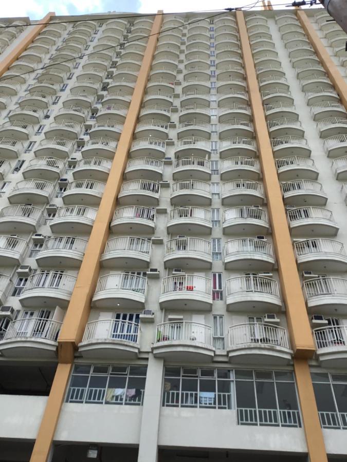 Condominium With Swimming Pool And Viewing Deck Tagaytay City Exterior photo